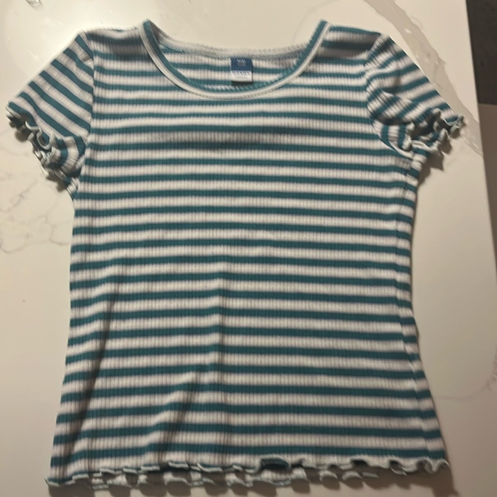 old navy girls shirt. size 8 (medium).